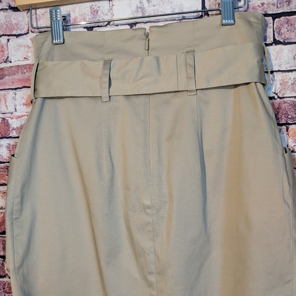 BCBGMaxAzria tan pleated skirt size 2 - Picture 5 of 8